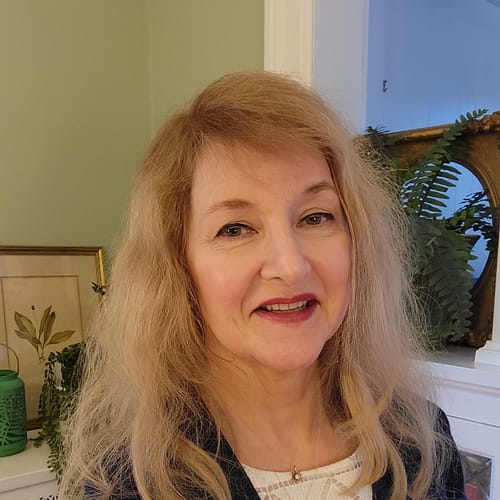 Headshot of Leslie Lange, LICENSED_PSYCHOLOGIST