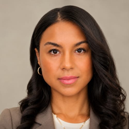 Headshot of Destinee De La Cruz, LMHC