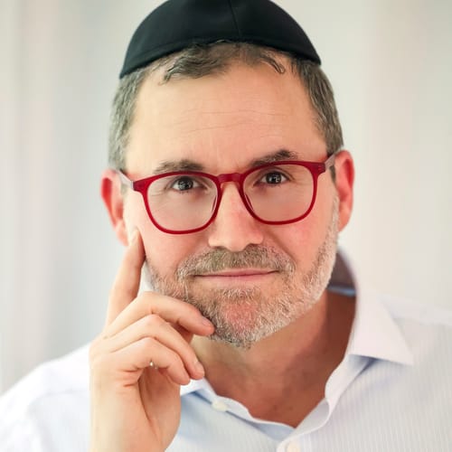Headshot of Loren Ecker, LCSW