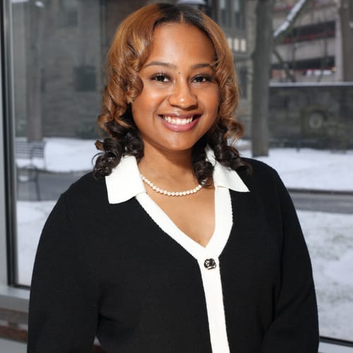 Headshot of Shonda Raymond, LPC