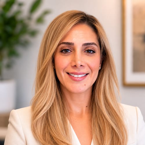 Headshot of Ofelia Oundjian, LMFT