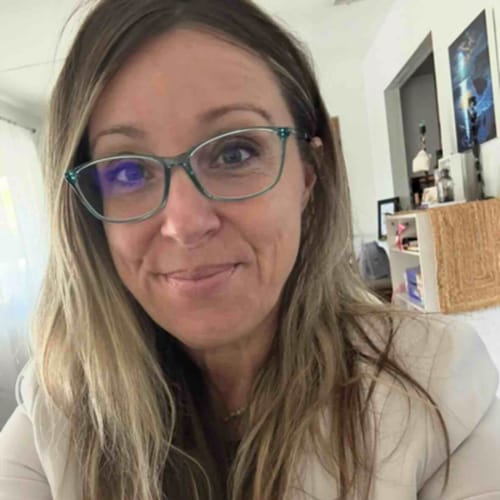 Headshot of Debra Dragomir, LCSW