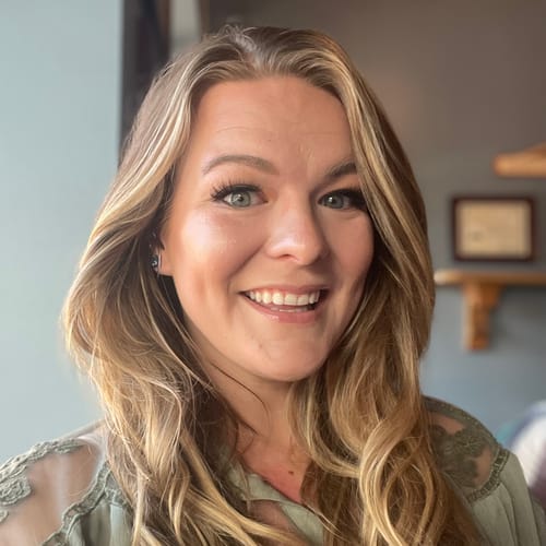 Headshot of Jennifer Canales, LPCMHSP
