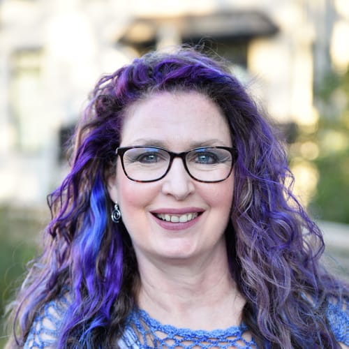 Headshot of Robyn Ladinsky, LCSW