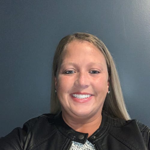 Headshot of Lesley Hewitt, LCSW