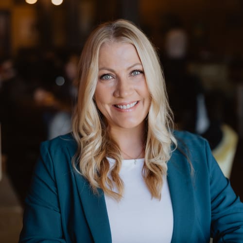 Headshot of Lindsay Avis, APRN