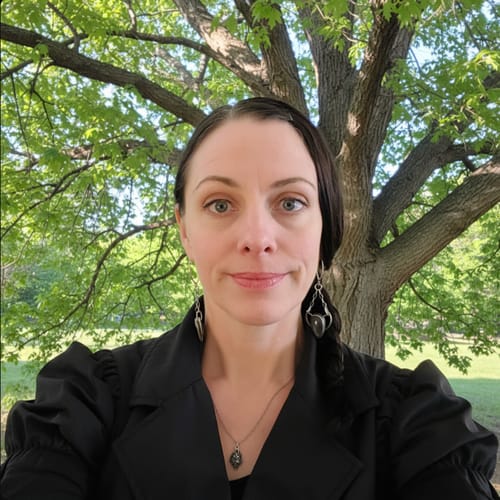 Headshot of Lisa Woffington, LMFT