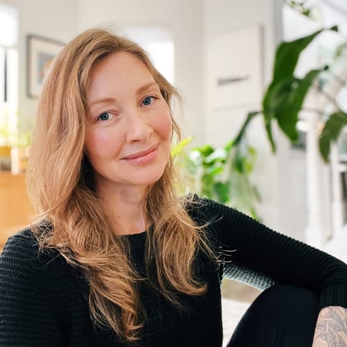Headshot of Laura Hobbs, LPC