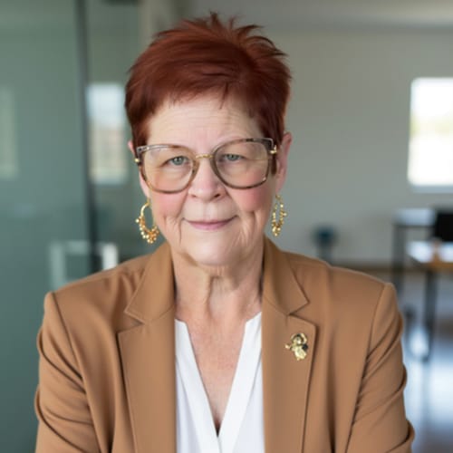 Headshot of Linda Noronha, LPC