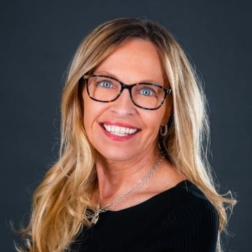 Headshot of Lynne Lutze, LMHC
