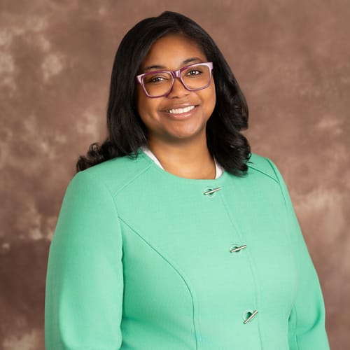 Headshot of Genovia Peterson, LPC