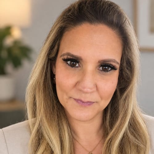 Headshot of Amanda Mello, LMHC