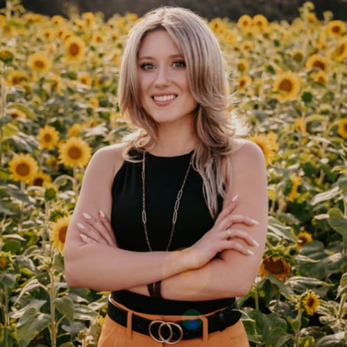 Headshot of Nikki Bowen, LMHC
