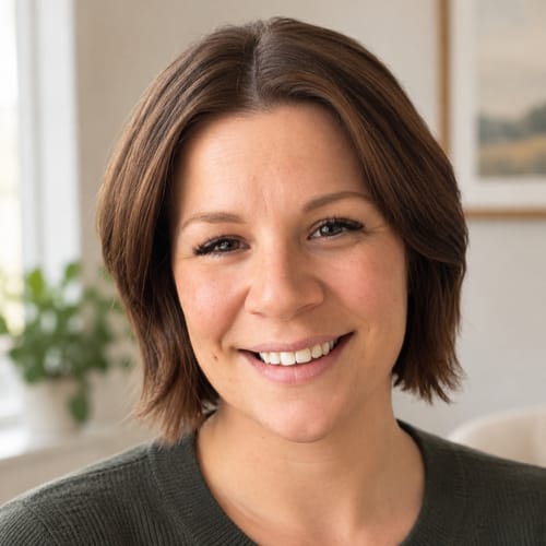 Headshot of Robyn Dykstra, LCSW