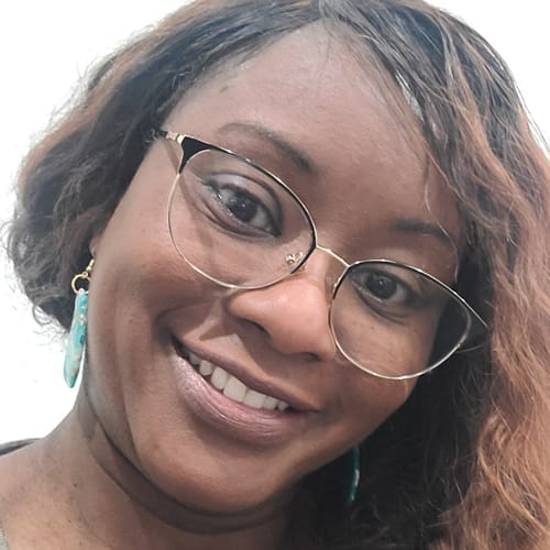 Headshot of Tracey Hinds, LCSW