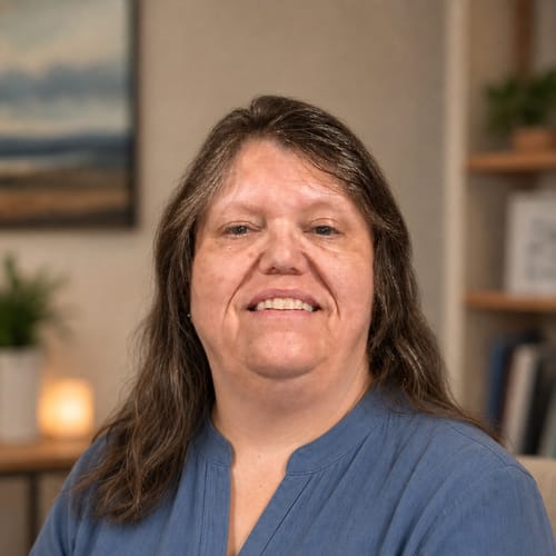 Headshot of Risa Stutz, LCSW