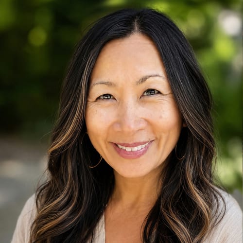 Headshot of Nong Cavender, LPC