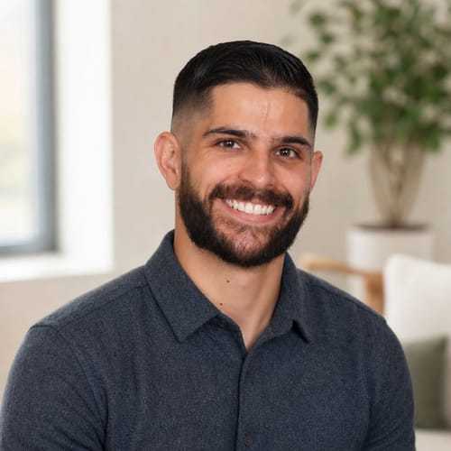 Headshot of Isaac De La Torre, LCSW