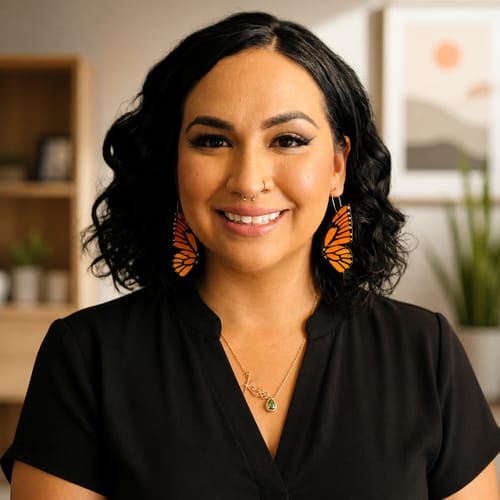 Headshot of Dora Garza, LCSW