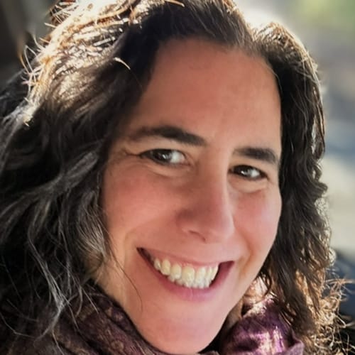 Headshot of Elizabeth Bogus, LICSW