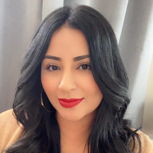 Headshot of Elizabeth Casas-Valdovinos, LCSW