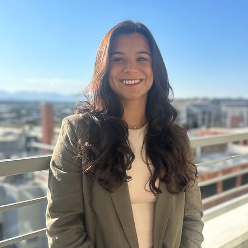 Headshot of Mariana Vivas, LCSW