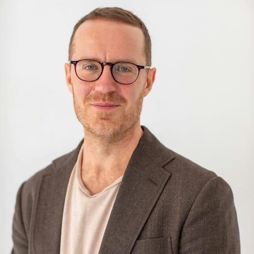 Headshot of Alon Andrews, LMHC