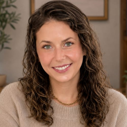 Headshot of Annie Souders, LMFT