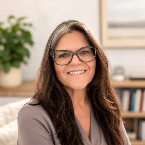 Headshot of Elizabeth Gomez, LCSW