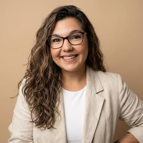 Headshot of Karina Urriola, LCSW_C