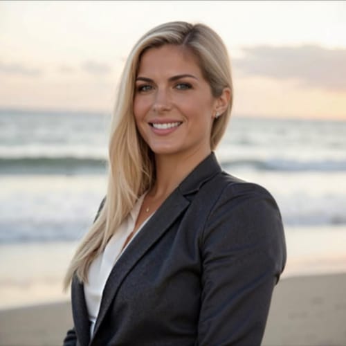 Headshot of Sara Giles, LCSW