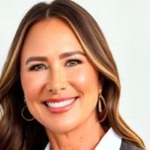 Headshot of Aliza Vinson, LCSW