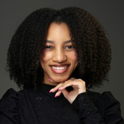 Headshot of Deondra Thornton, LPC