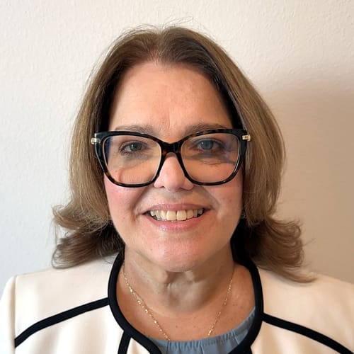 Headshot of Roxana Fernandez, LCSW