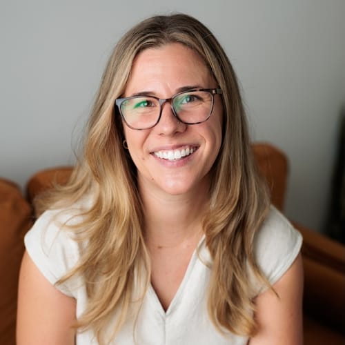 Headshot of Samantha Manos, LCSW