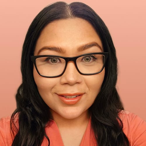 Headshot of Mari Flores, LCSW