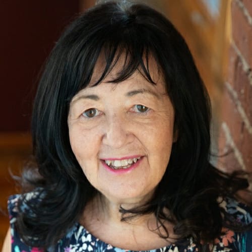 Headshot of Catherine Auth, LICSW