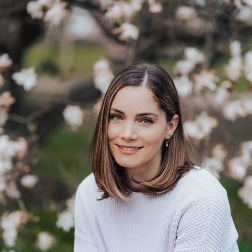 Headshot of Shannon Barry, LMFT