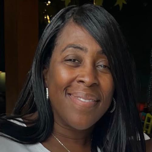 Headshot of Thais Mitchell, LCSW