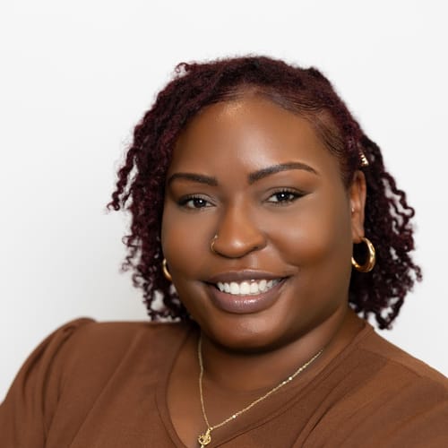 Headshot of Shavarne Carter, LMHC