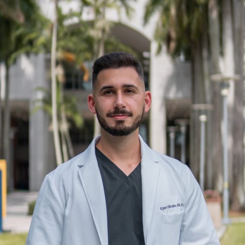 Headshot of Robert Morales Gainza, APRN