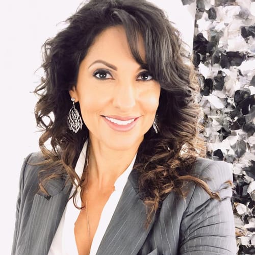 Headshot of Karen Linares, APRN_CNP