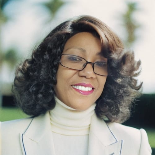 Headshot of Yolande McVey, LPCC