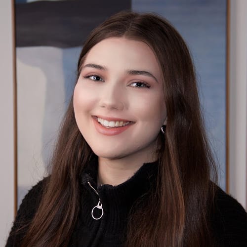 Headshot of Laura Swanson, LCSW