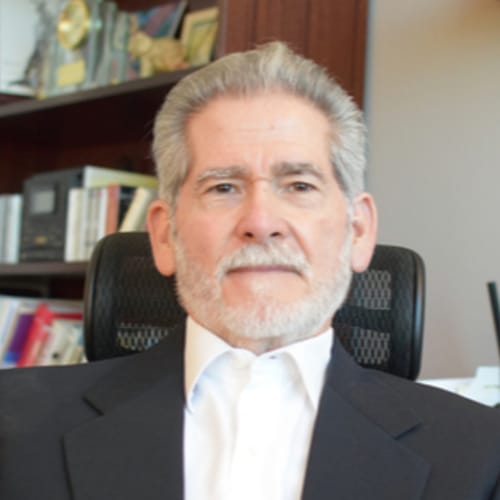 Headshot of Robert Aguilar, LMFT