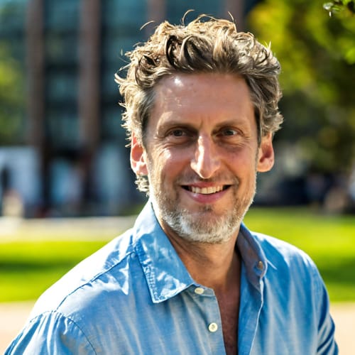 Headshot of David Aron, LCSW