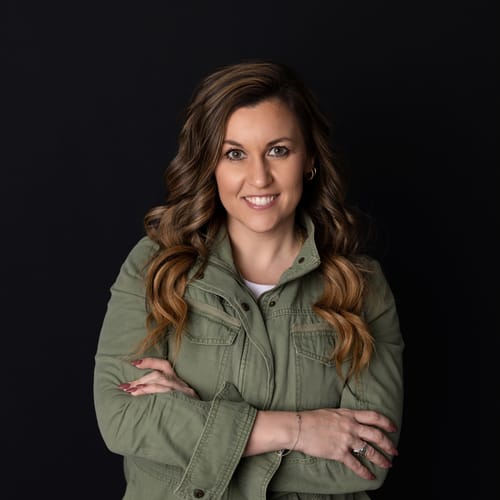 Headshot of Mindy Bell, LPC