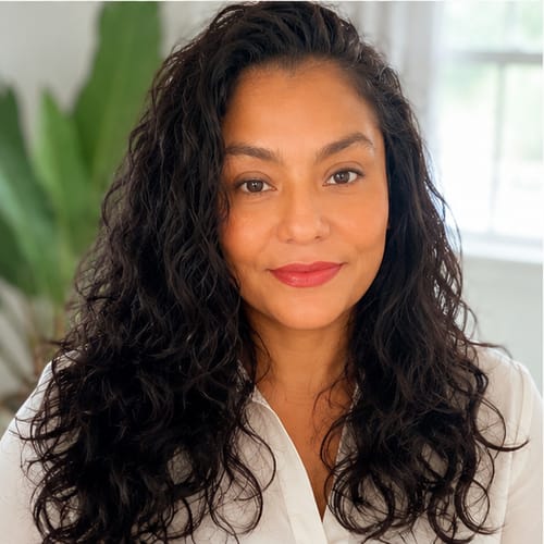 Headshot of Kasandra Cardona, LCSW