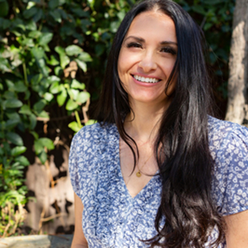 Headshot of Pina Murcia, LMFT