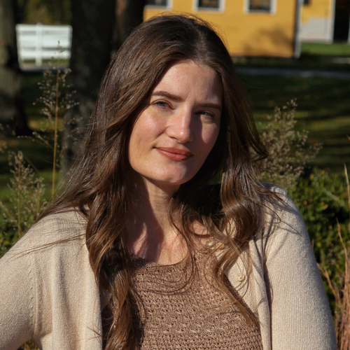 Headshot of Lesley Marie Glenn, LCSW